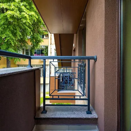 1bd Flat Near The Center Of Apartment *